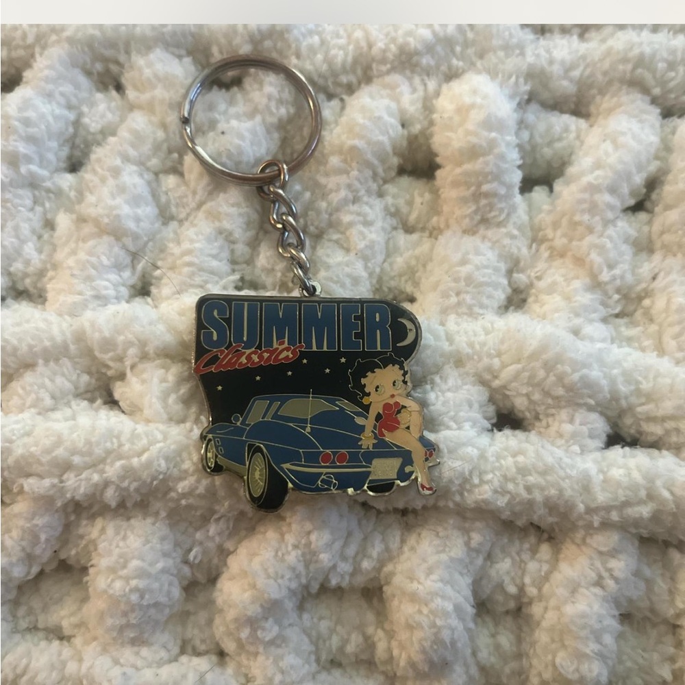 2002 Betty Boop Summer Classics Keychain with Blue Car
